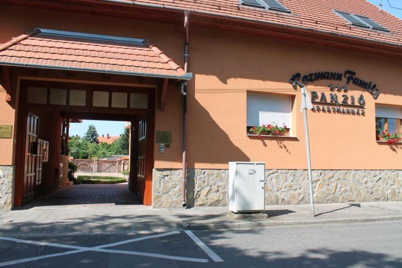 Rozmann Family Panzió&Apartmanhaz Sárvár Exterior foto